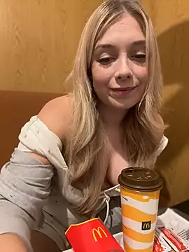 Snapshot of CherryAuroraa chatting on 12/15/24, 08:47 CherryAuroraa online show from 12/15/24, 08:47