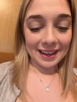 Snapshot of CherryAuroraa chatting on 01/17/25, 01:24 CherryAuroraa online show from 01/17/25, 01:24