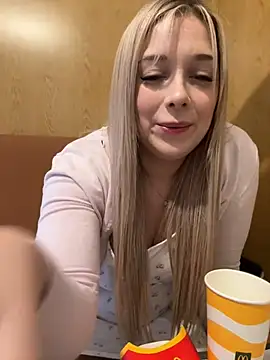 Snapshot of CherryAuroraa chatting on 02/23/25, 12:16 CherryAuroraa online show from 02/23/25, 12:16