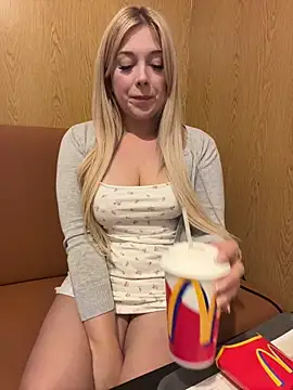 Snapshot of CherryAuroraa chatting on 10/11/25, 08:29 CherryAuroraa online show from 10/11/25, 08:29