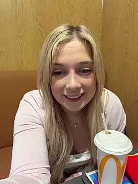 Snapshot of CherryAuroraa chatting on 02/16/26, 01:18 CherryAuroraa online show from 02/16/26, 01:18