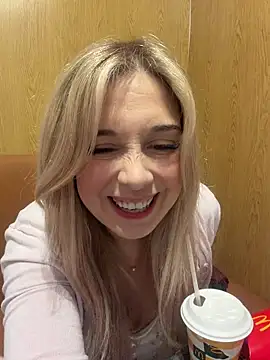 CherryAuroraa online show from 04/05/26, 08:28