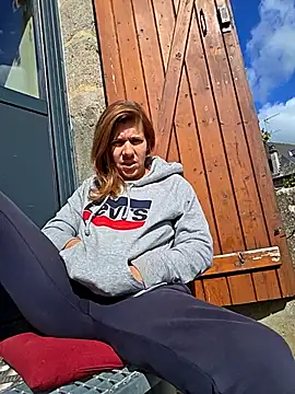 Lina lou4 online show from 10/05/25, 12:36