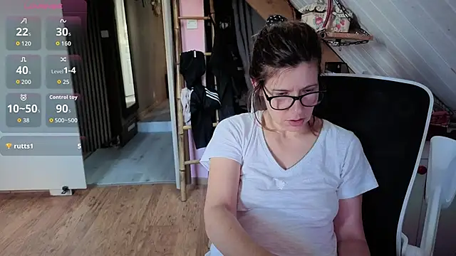 Lina lou4 online show from 05/13/26, 05:43