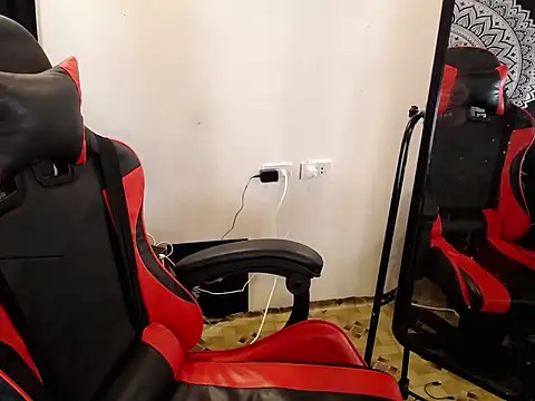 PirateEmpressBoaAico online show from 04/04/26, 10:40