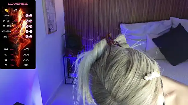 Snapshot of AmelieAxie chatting on 01/09/25, 04:08 AmelieAxie online show from 01/09/25, 04:08