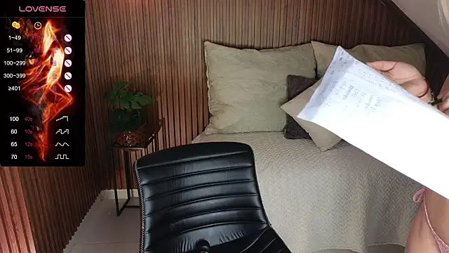 Snapshot of AmelieAxie chatting on 02/19/25, 06:55 AmelieAxie online show from 02/19/25, 06:55