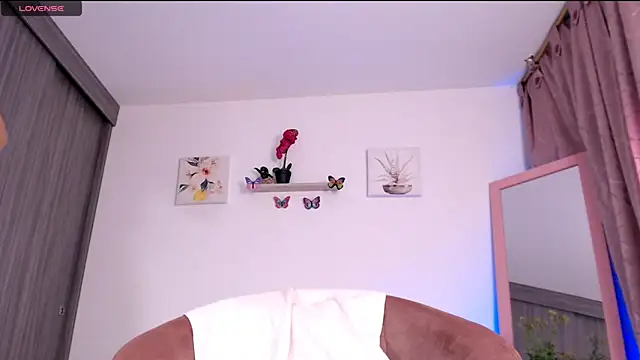 Annaross2 online show from 03/12/25, 05:07