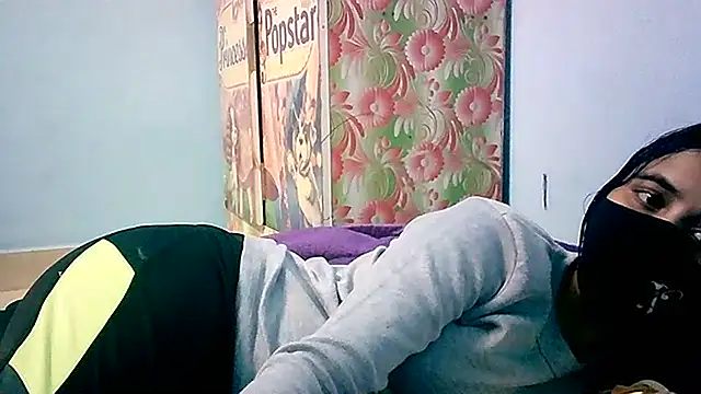 lovelydesi21 online show from 01/11/25, 06:23