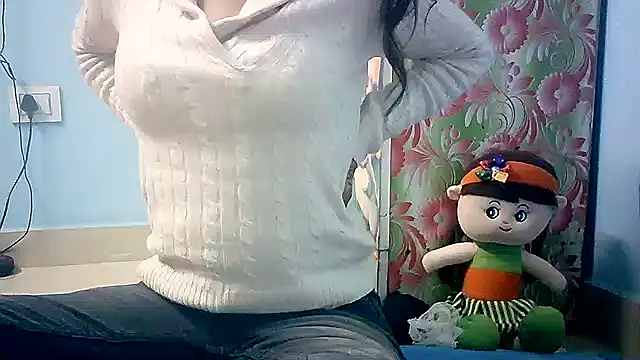 lovelydesi21 online show from 01/19/25, 04:04