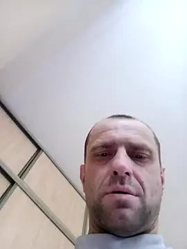 Snapshot of Roman0798 chatting on 12/18/24, 08:53 Roman0798 online show from 12/18/24, 08:53