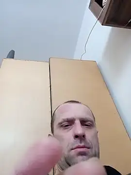 Snapshot of Roman0798 chatting on 02/15/25, 11:06 Roman0798 online show from 02/15/25, 11:06