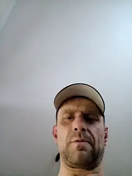 Snapshot of Roman0798 chatting on 02/18/25, 06:15 Roman0798 online show from 02/18/25, 06:15