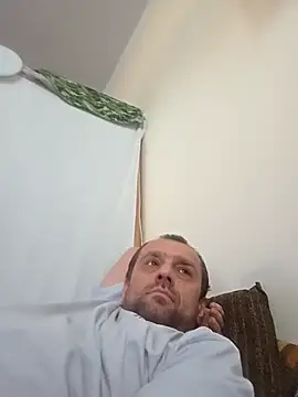 Snapshot of Roman0798 chatting on 11/16/25, 01:06 Roman0798 online show from 11/16/25, 01:06