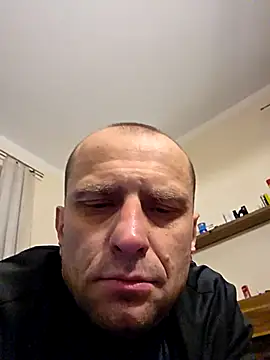 Snapshot of Roman0798 chatting on 11/25/25, 04:01 Roman0798 online show from 11/25/25, 04:01