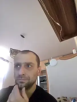 Snapshot of Roman0798 chatting on 12/19/25, 11:06 Roman0798 online show from 12/19/25, 11:06