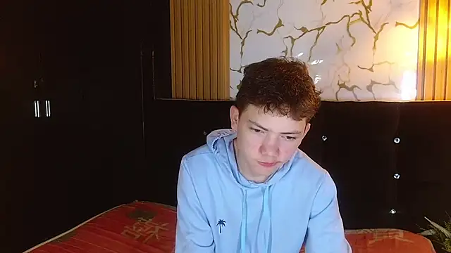 Snapshot of cruz_dante chatting on 03/17/26, 07:17 cruz dante online show from 03/17/26, 07:17