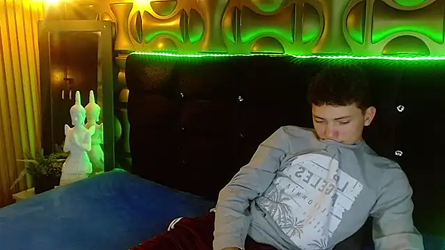 Snapshot of cruz_dante chatting on 03/18/26, 07:17 cruz dante online show from 03/18/26, 07:17