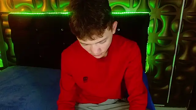 Snapshot of cruz_dante chatting on 03/25/26, 07:09 cruz dante online show from 03/25/26, 07:09