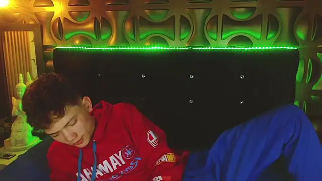 Snapshot of cruz_dante chatting on 04/13/26, 07:08 cruz dante online show from 04/13/26, 07:08