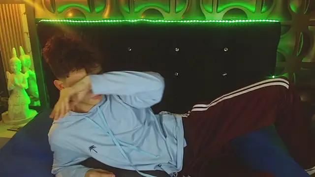 Snapshot of cruz_dante chatting on 04/15/26, 07:58 cruz dante online show from 04/15/26, 07:58