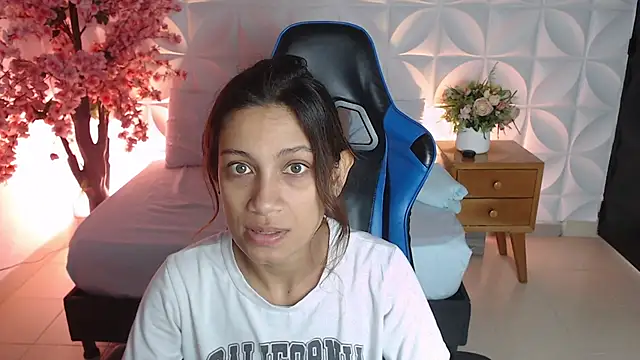 cora 22 online show from 12/22/25, 12:35