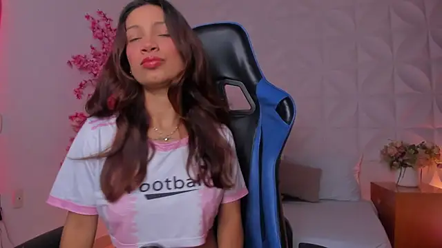 cora 22 online show from 02/17/26, 12:45