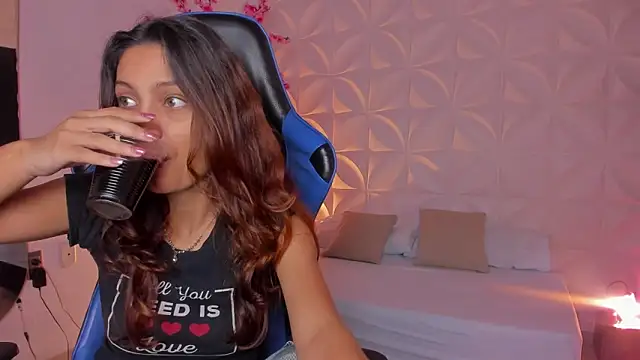 cora 22 online show from 02/25/26, 12:48