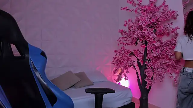 cora 22 online show from 03/17/26, 01:14