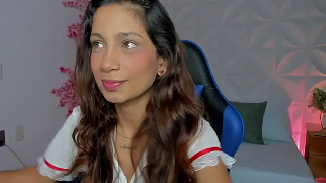 cora 22 online show from 04/09/26, 01:05