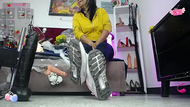 louise nails online show from 10/23/25, 01:10