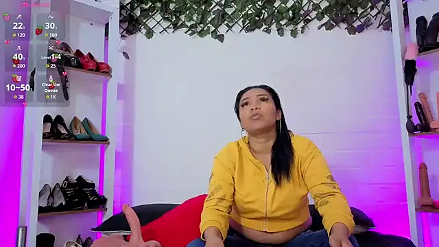 louise nails online show from 04/11/26, 01:15