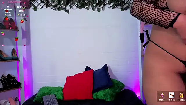 Snapshot of louise_nails chatting on 04/20/26, 05:26 louise nails online show from 04/20/26, 05:26