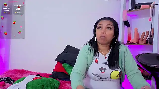 Snapshot of louise_nails chatting on 04/23/26, 12:51 louise nails online show from 04/23/26, 12:51