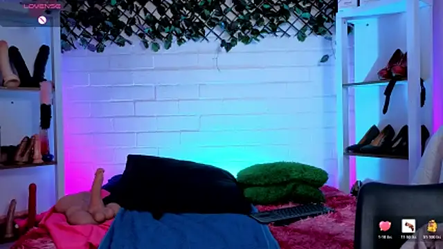 Snapshot of louise_nails chatting on 05/30/26, 03:53 louise nails online show from 05/30/26, 03:53