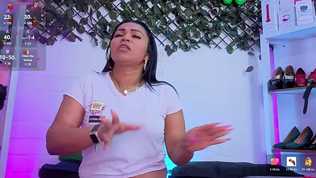 Snapshot of louise_nails chatting on 06/17/26, 05:14 louise nails online show from 06/17/26, 05:14
