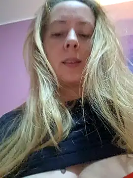 Snapshot of VictoriaMiami chatting on 01/06/25, 12:27 VictoriaMiami online show from 01/06/25, 12:27