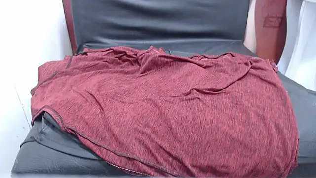 Laura hottt online show from 10/29/25, 02:30