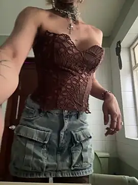 caroline cossei online show from 04/04/26, 07:22