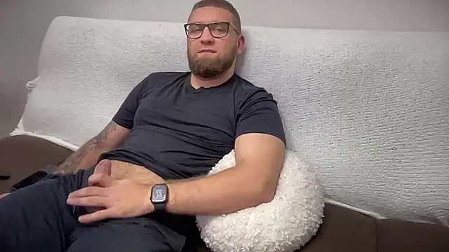 Snapshot of Bear_bear_ chatting on 12/22/24, 10:36 Bear bear online show from 12/22/24, 10:36