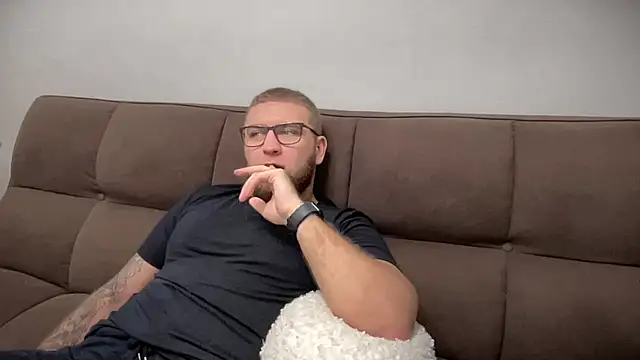 Snapshot of Bear_bear_ chatting on 12/27/24, 03:42 Bear bear online show from 12/27/24, 03:42