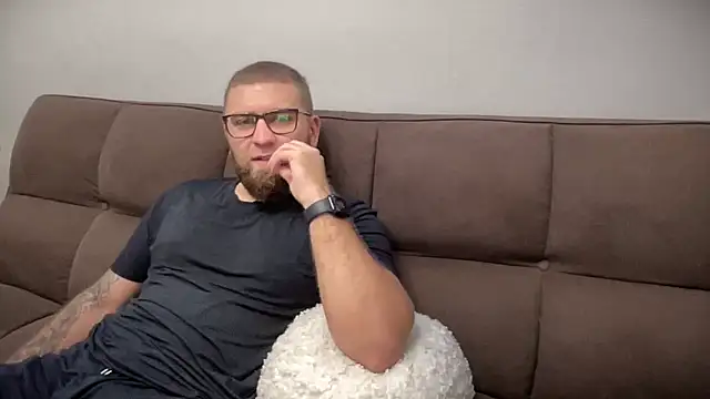 Snapshot of Bear_bear_ chatting on 12/27/24, 06:46 Bear bear online show from 12/27/24, 06:46