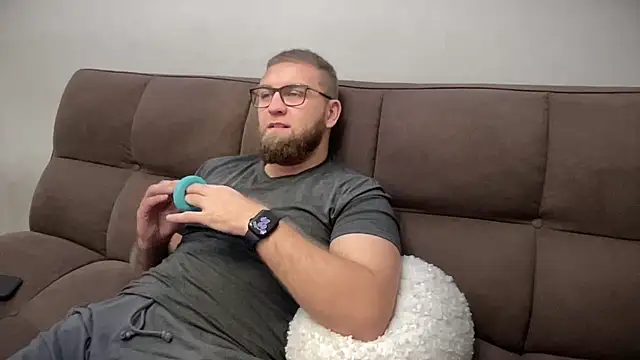 Snapshot of Bear_bear_ chatting on 12/28/24, 07:00 Bear bear online show from 12/28/24, 07:00