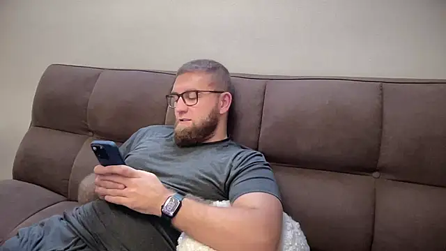 Snapshot of Bear_bear_ chatting on 12/28/24, 10:03 Bear bear online show from 12/28/24, 10:03