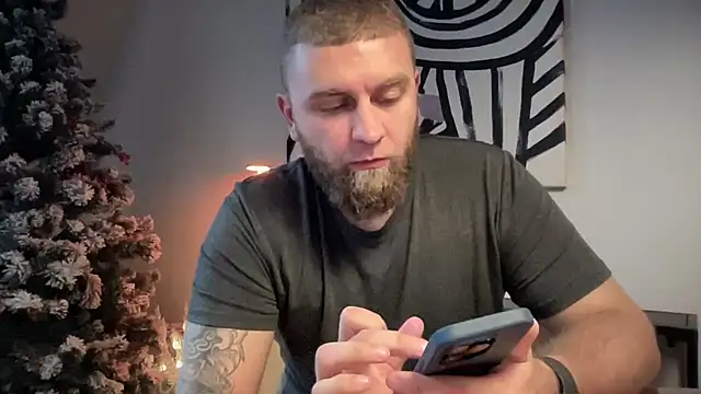 Snapshot of Bear_bear_ chatting on 12/29/24, 12:23 Bear bear online show from 12/29/24, 12:23