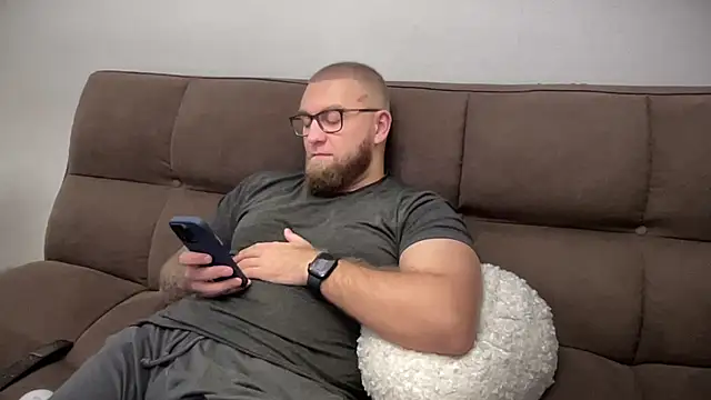 Snapshot of Bear_bear_ chatting on 12/30/24, 03:24 Bear bear online show from 12/30/24, 03:24