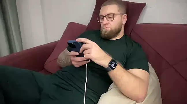 Snapshot of Bear_bear_ chatting on 01/27/25, 02:46 Bear bear online show from 01/27/25, 02:46