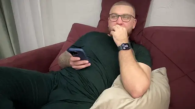 Snapshot of Bear_bear_ chatting on 01/28/25, 01:27 Bear bear online show from 01/28/25, 01:27