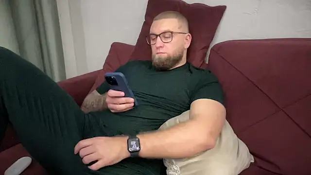 Snapshot of Bear_bear_ chatting on 01/29/25, 02:42 Bear bear online show from 01/29/25, 02:42