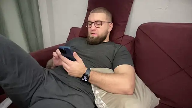 Snapshot of Bear_bear_ chatting on 02/06/25, 05:30 Bear bear online show from 02/06/25, 05:30